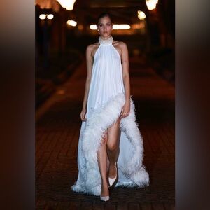Bronx & Banco White Madeline Halter Neck Ostrich Feather Backless Gown XS NWOT